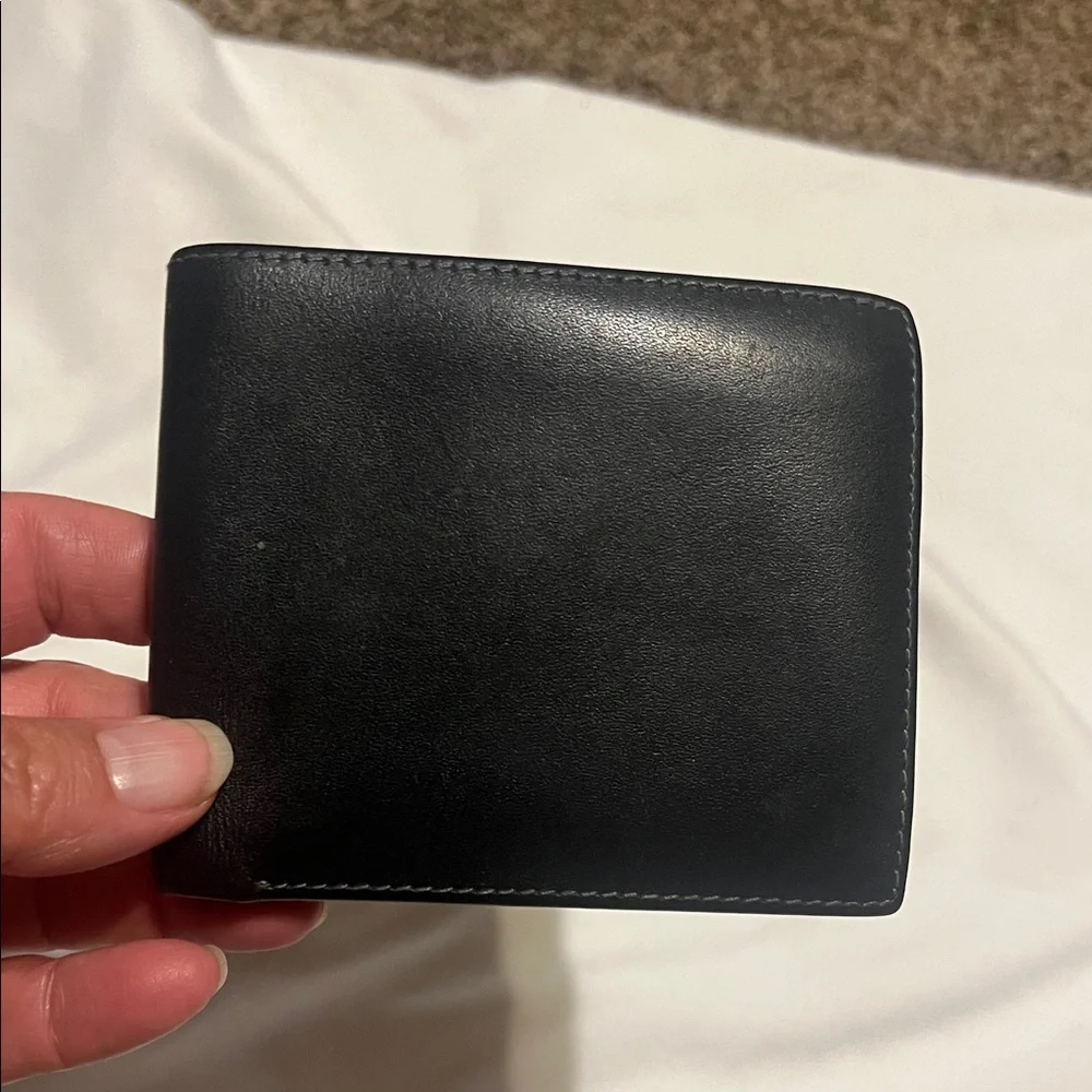 The Sharper Image mens black leather bi-fold wallet